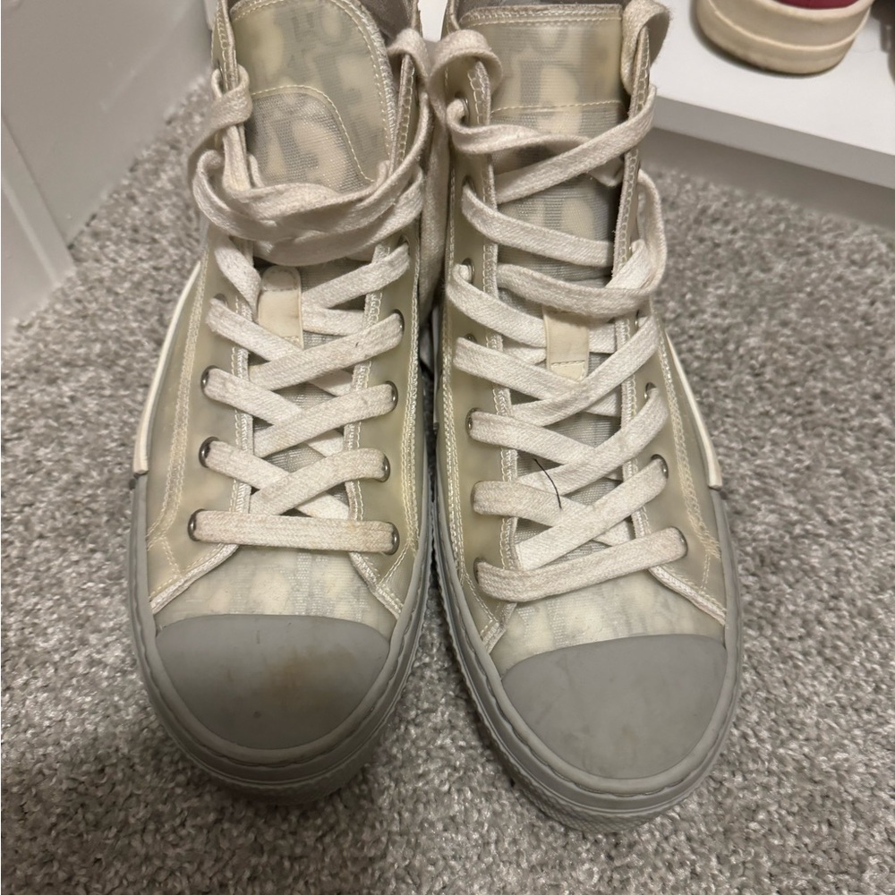 Door b 23 sneaker